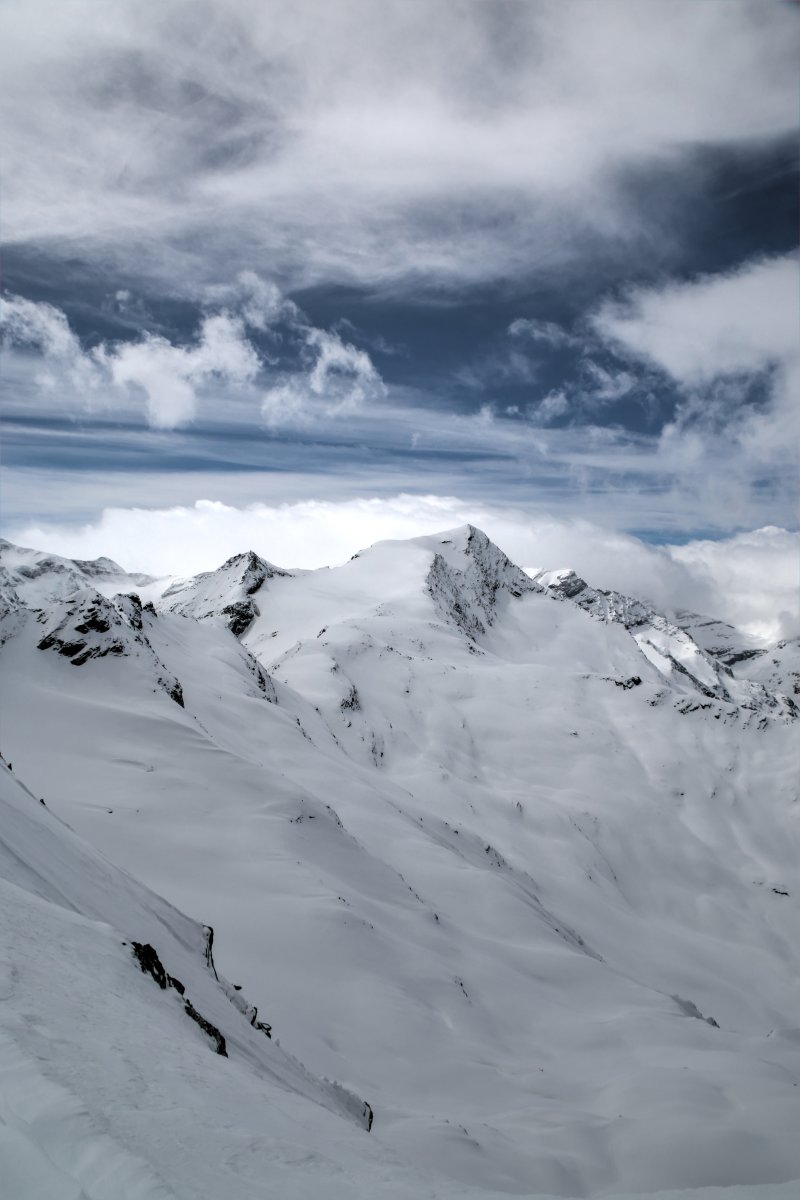 Kilátás a 3206 m magas Hocheiserre, egyben a Magas-Tauern Nemzeti Parkra
