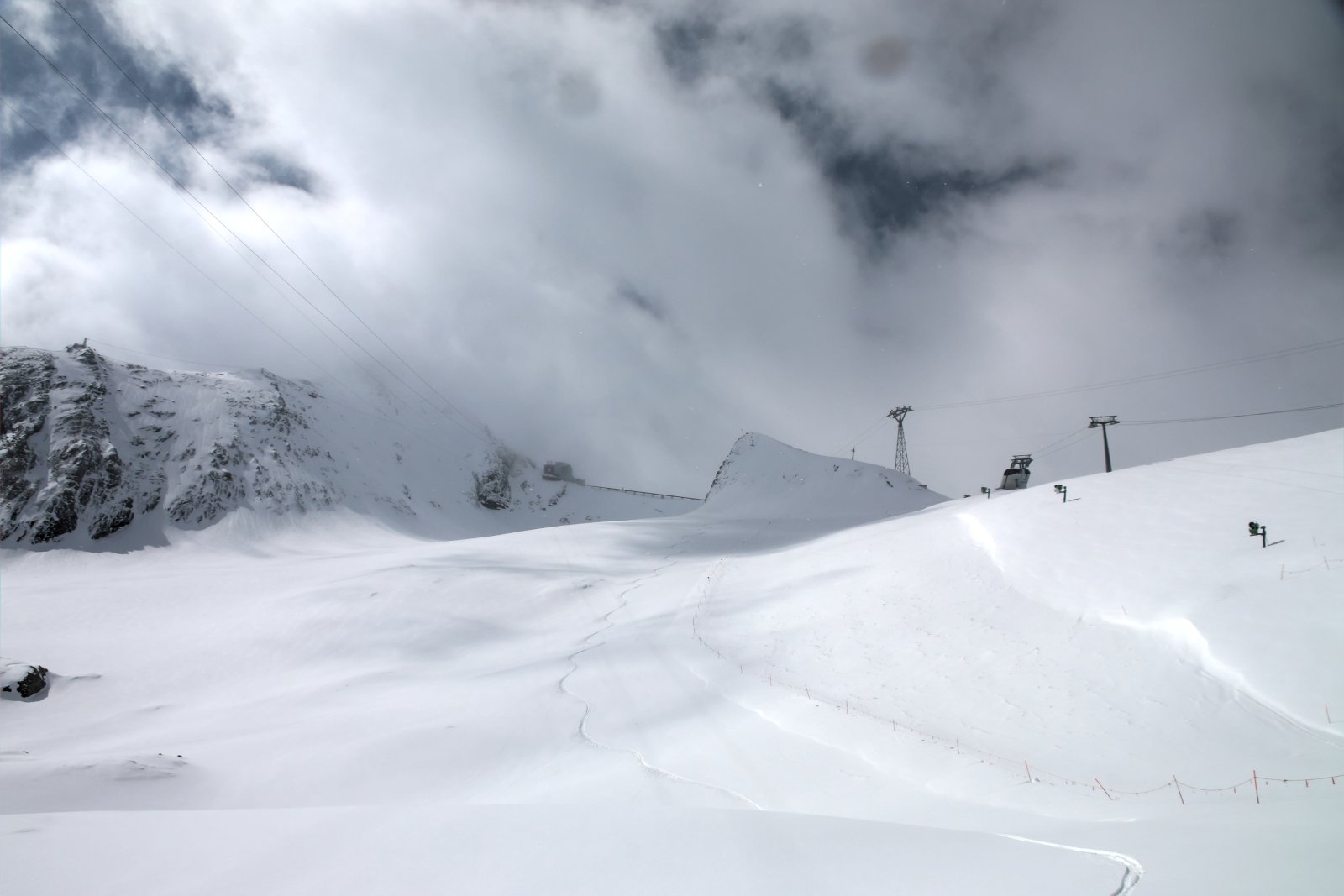 A Schmiedinger nagyszerű és sportos sípályája; most friss hó alatt