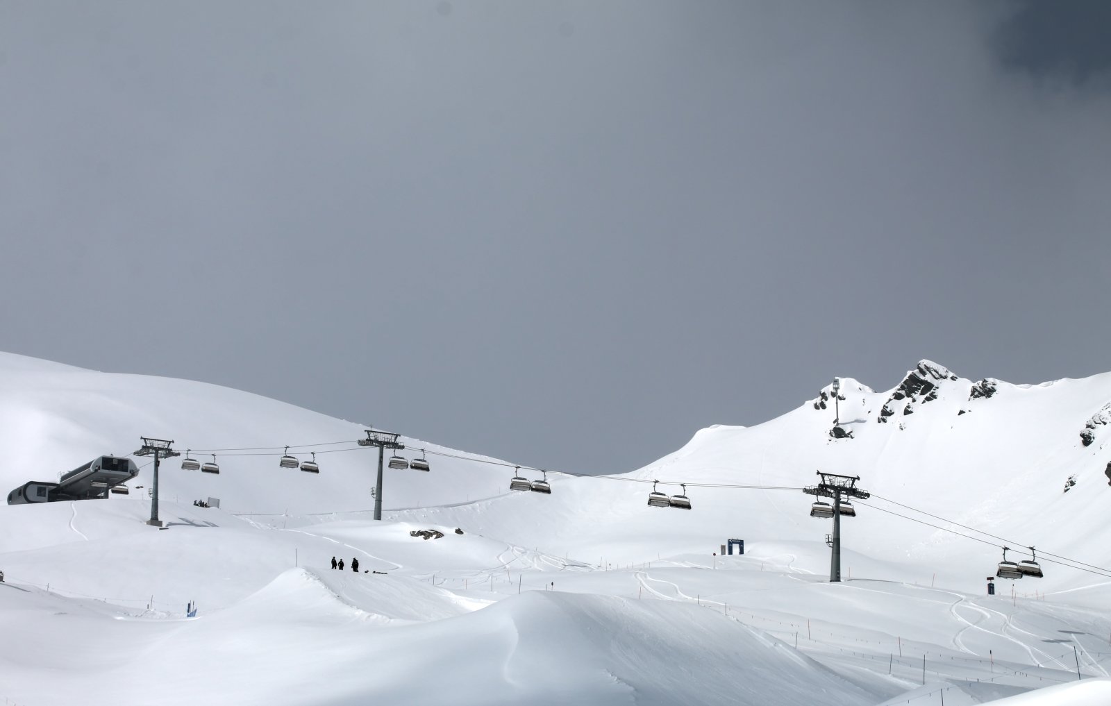 Kristallbahn felső állomása, előtérben a funpark
