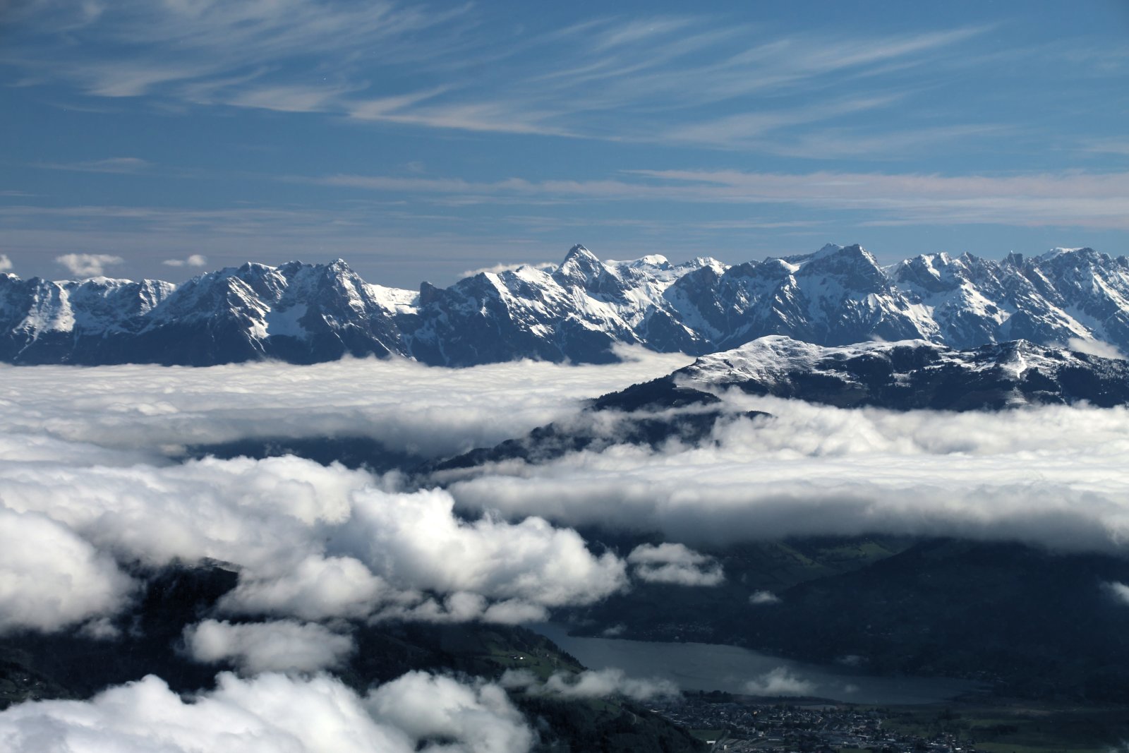 Pazar kilátás, a völgyben a Zelli tó, háttérben a Hochkönig