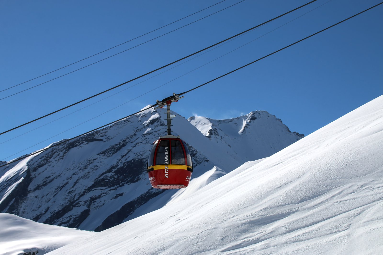 A Gletscherjet 2 kabinos ragyog a csodás napsütésben