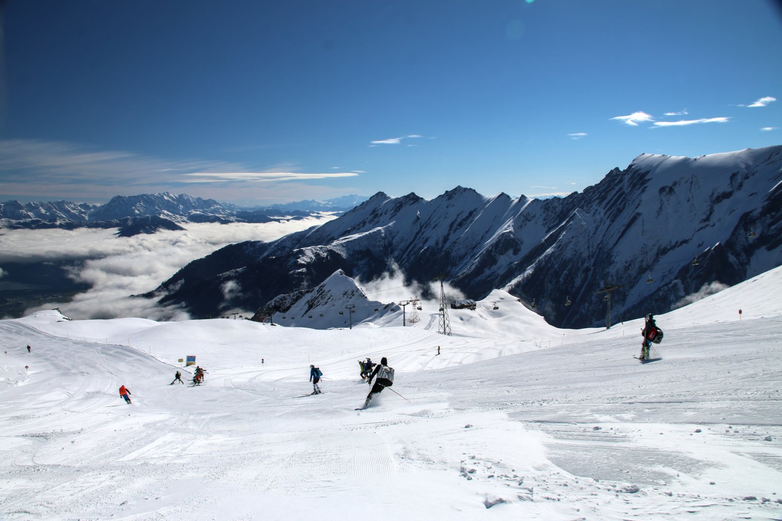 A 12-es és 13-as pályák találkozása az Alpincenter alatt