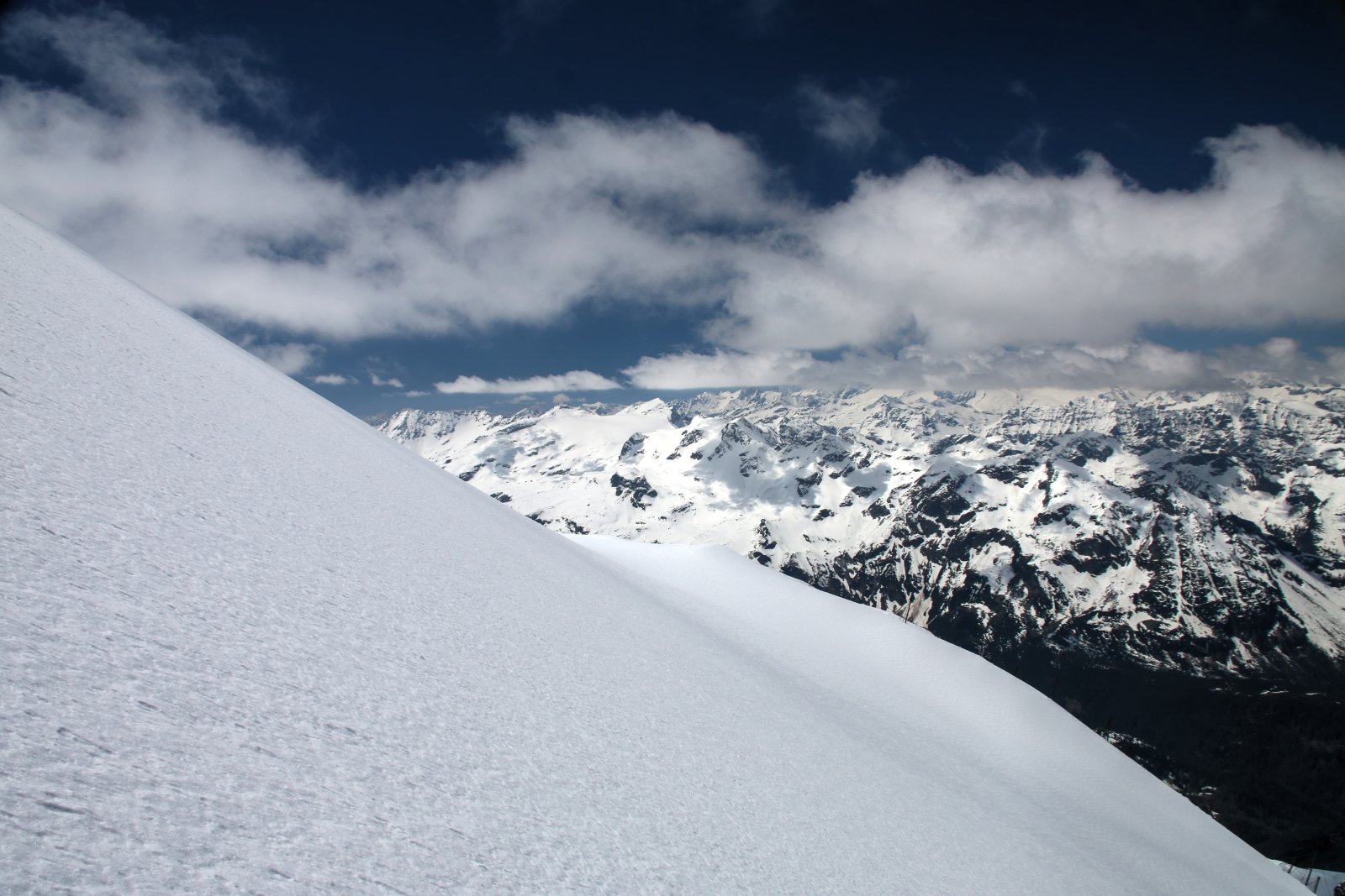 Kilátás dél felé a Magas-Tauern háromezreseire