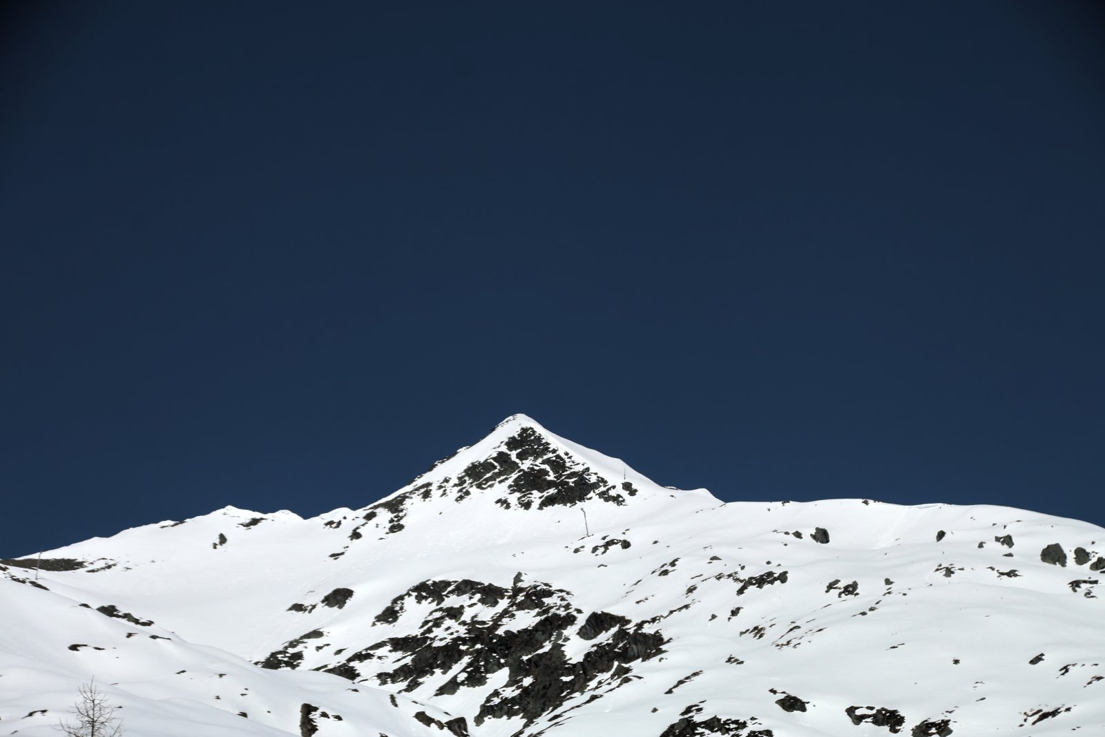 A Tristkogel, ritka, hogy még júniusban is túrázható, hiszen a napos oldalon fekszik.