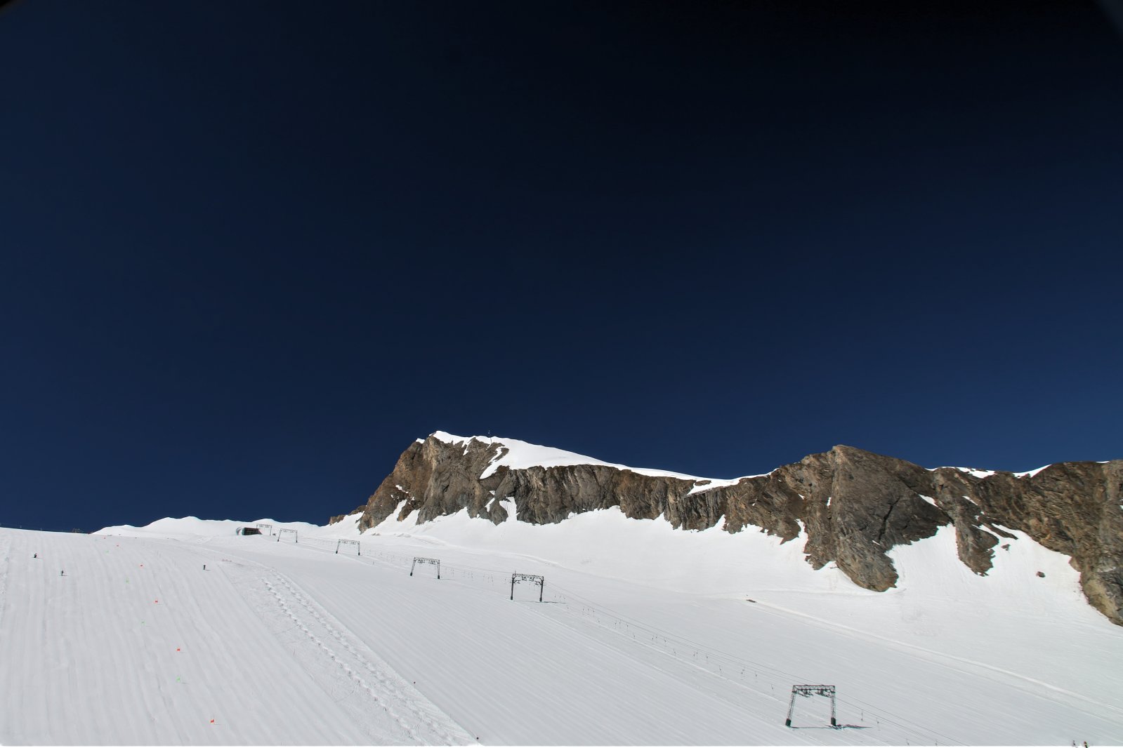 Széles gleccserpályák a Kitzliftek mentén