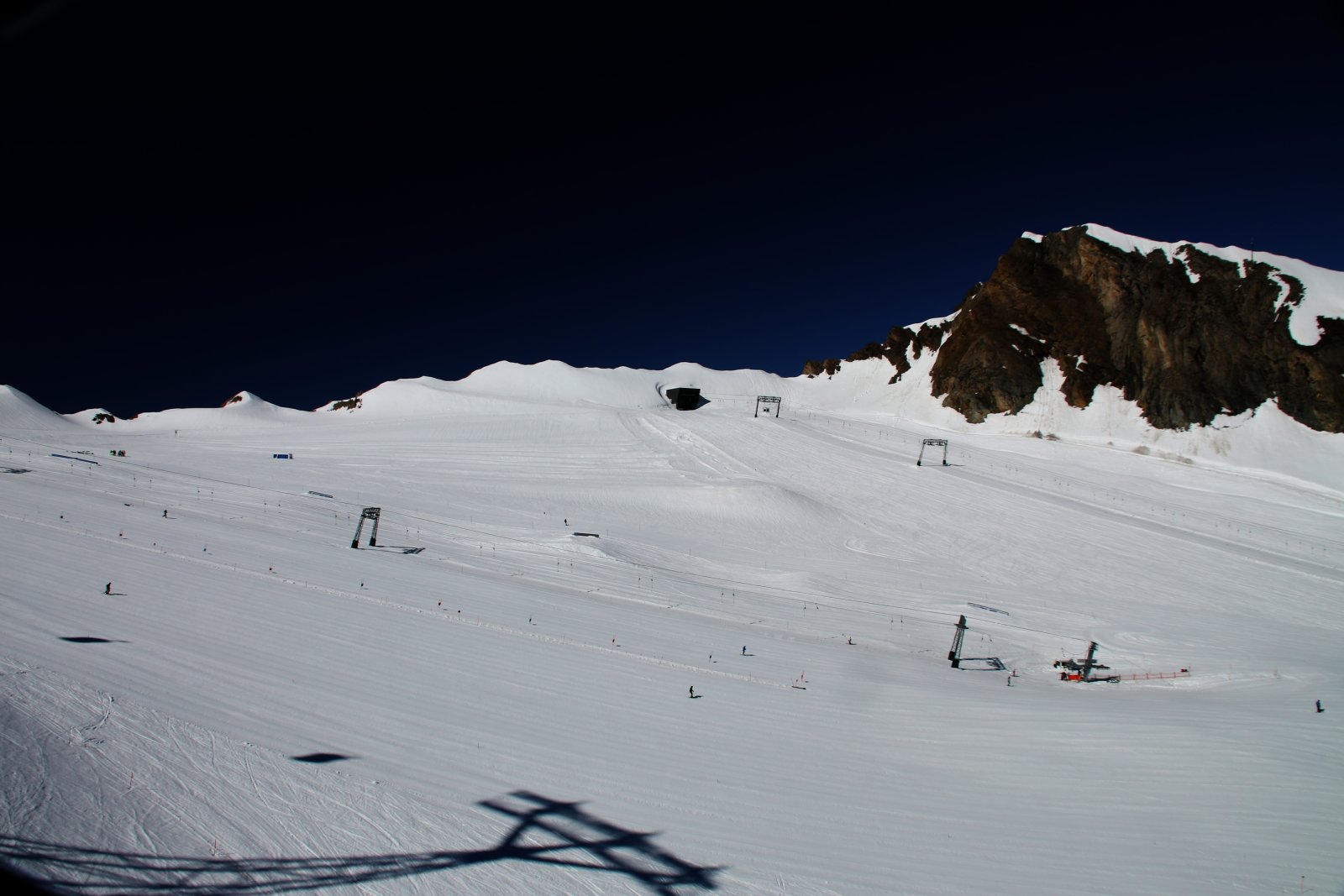 A felső csákányos a Gletscherjet 4 kabinosából nézve