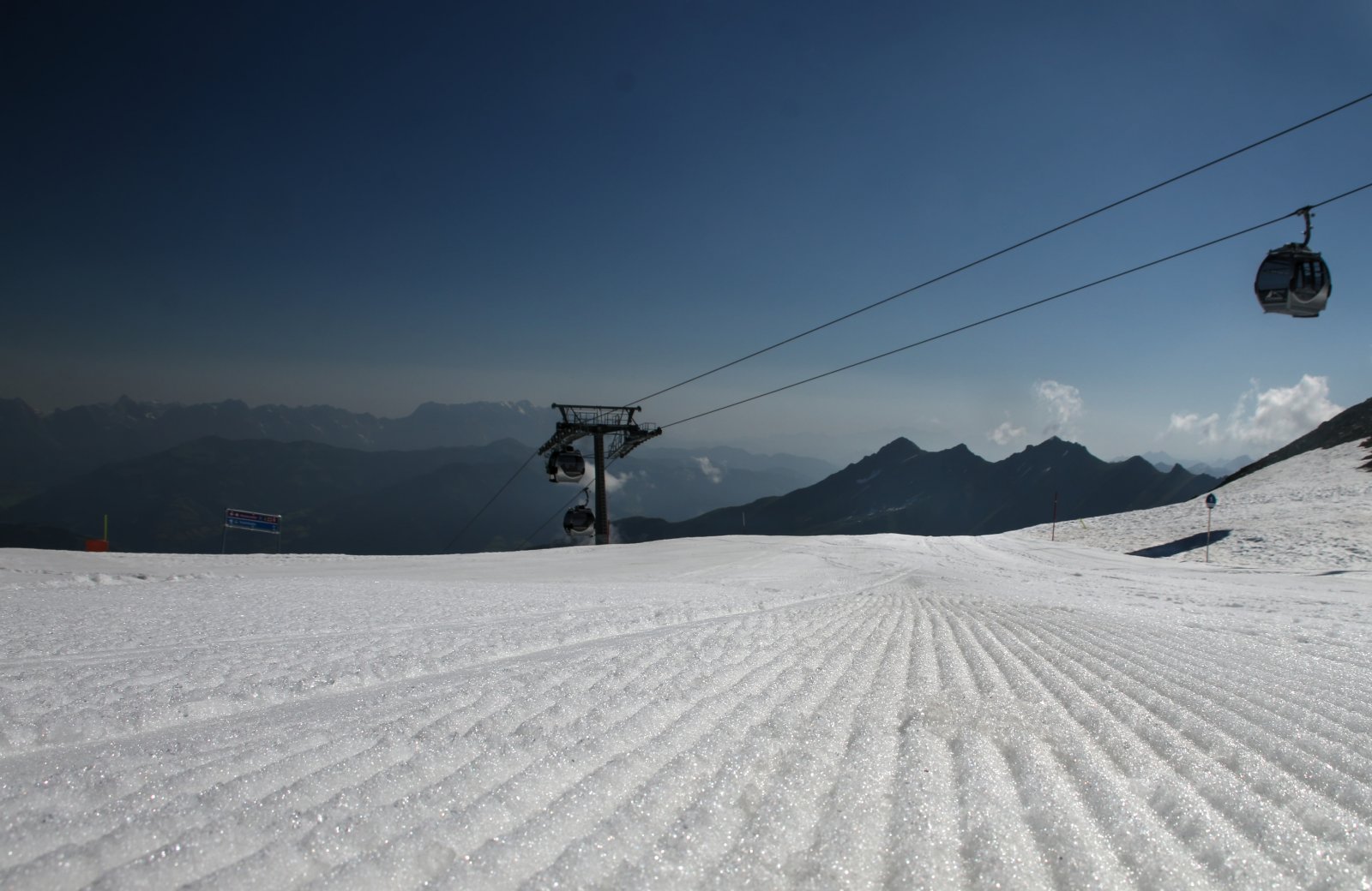 Az Alpincenter pálya alsó szakasza a Gletscherjet 3 kabinossal