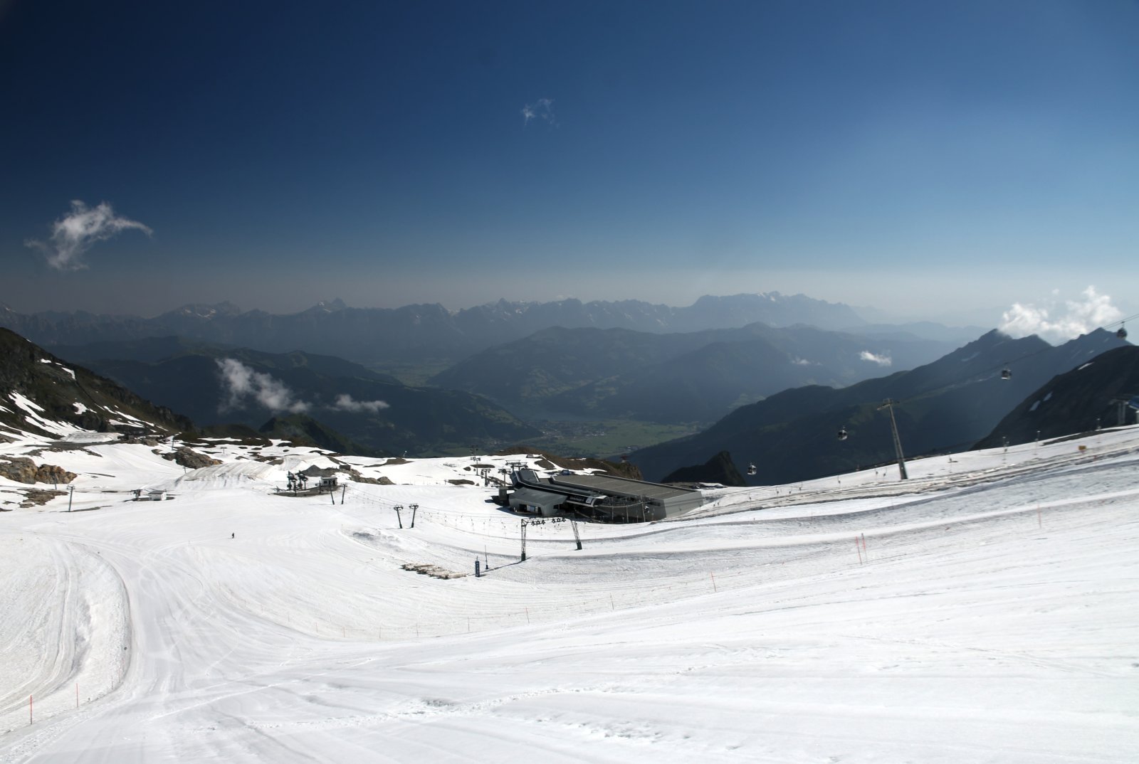A Kitzliftek melletti széles (4-es) gleccserpályák