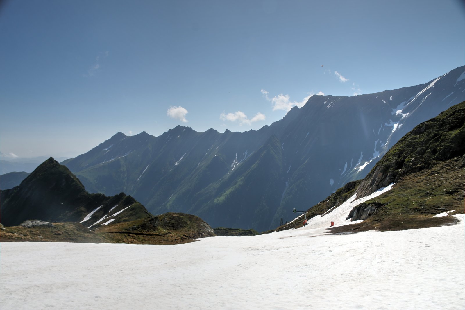 A május vége óta zárva tartó 11-es pálya, ami a síterep aljához vezet. Még vígan síelhető, snowboardozható :)