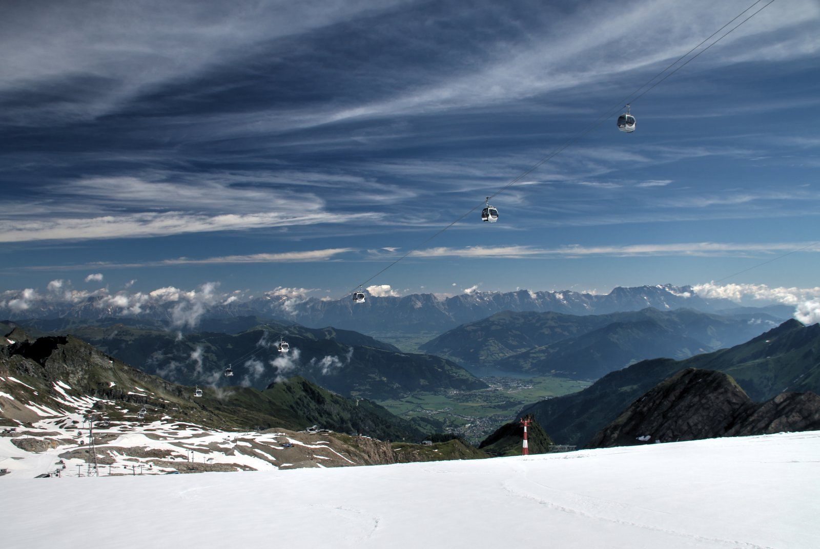 Csodás panoráma a gleccserről a Zelli tóra
