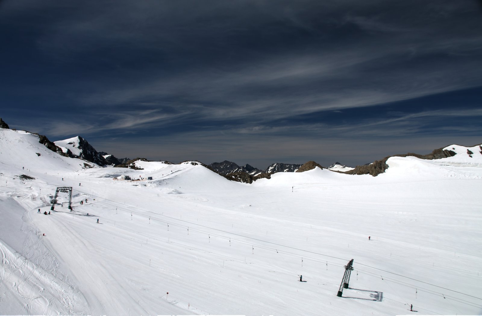 Kék és fehér a gleccser felső részén