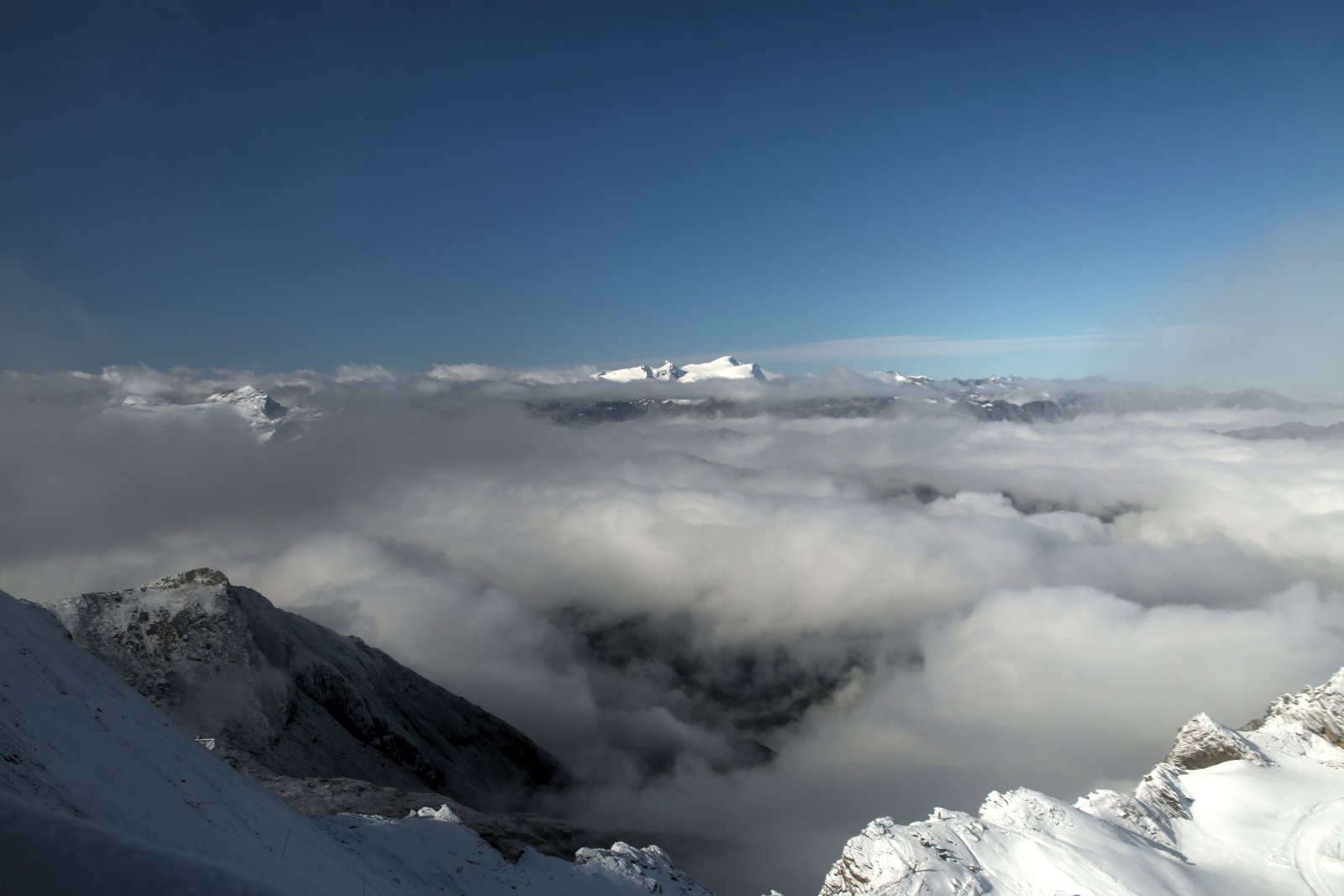 A felhők felett mindig süt a Nap, a háttérben a Großvenediger