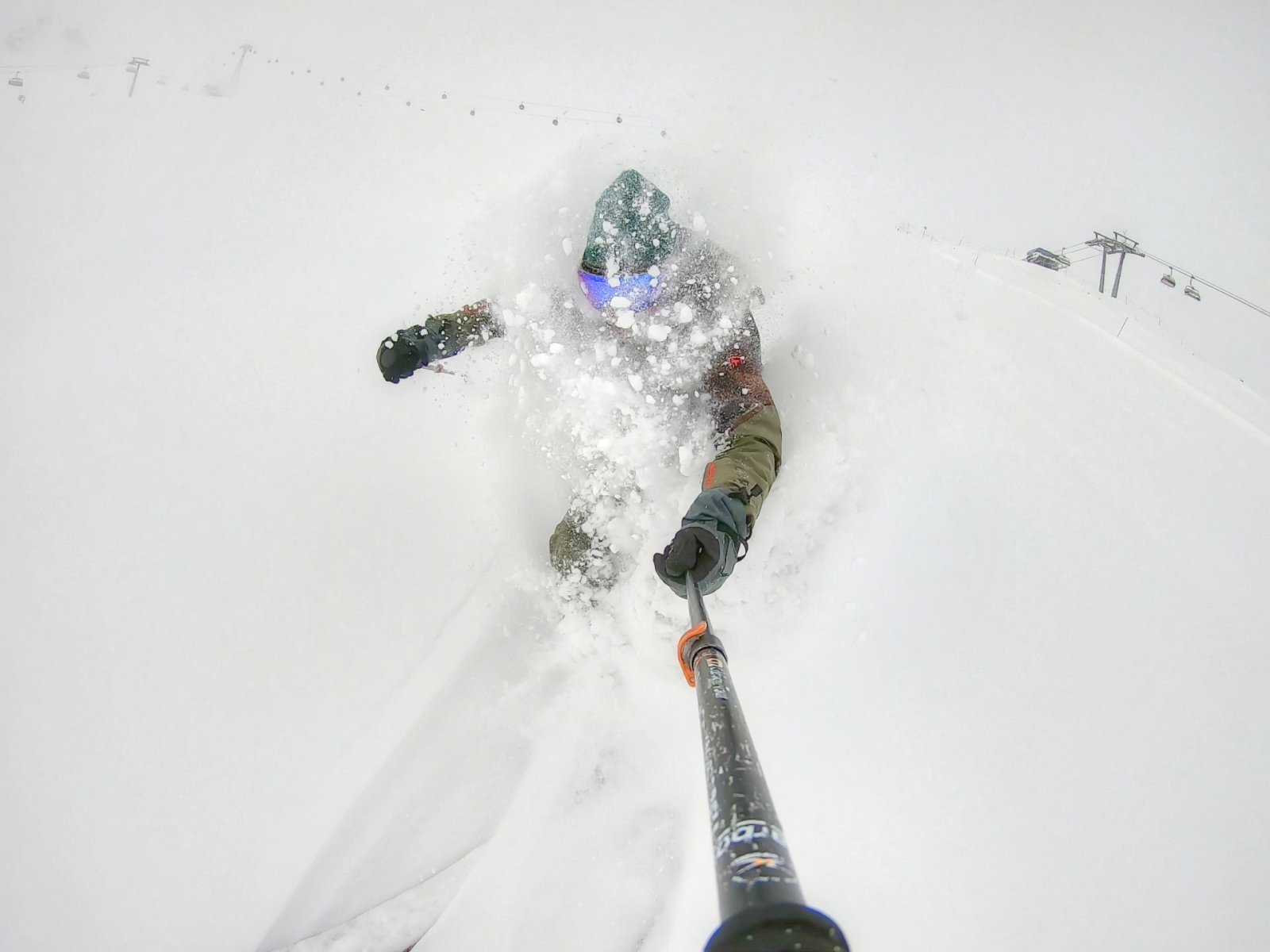 Berobbant a májuspi porhóbomba, vasárnapra 30 cm esett szél nélkül