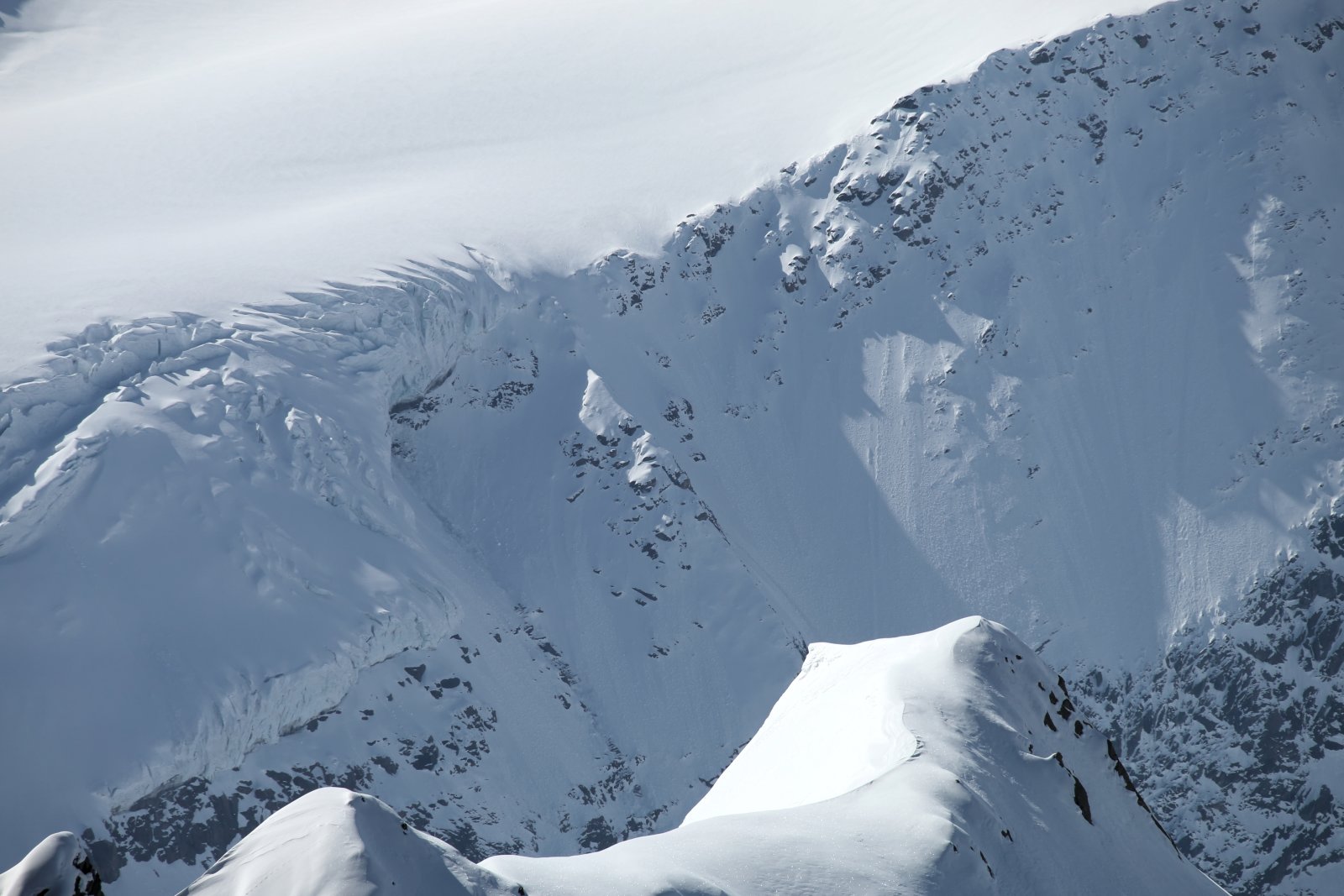 Impozáns függőgleccser a Glockner csoportban