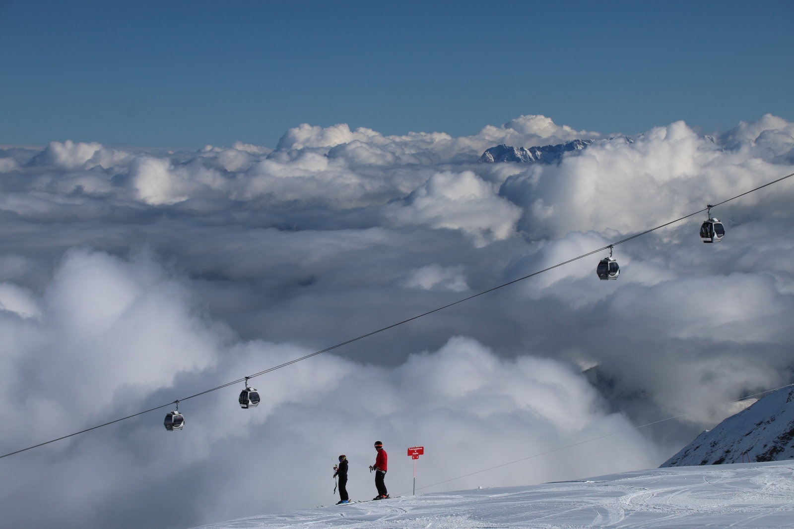Síelés a felhők felett - fotó: Stánicz Balázs