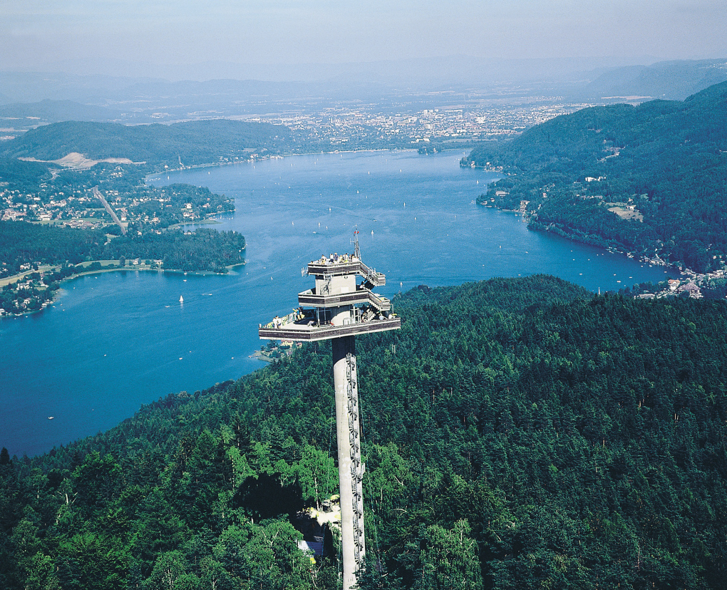 Pyramidenkogel - kilátás a Wörthi-tóra - Fotó: Kärnten Werbung