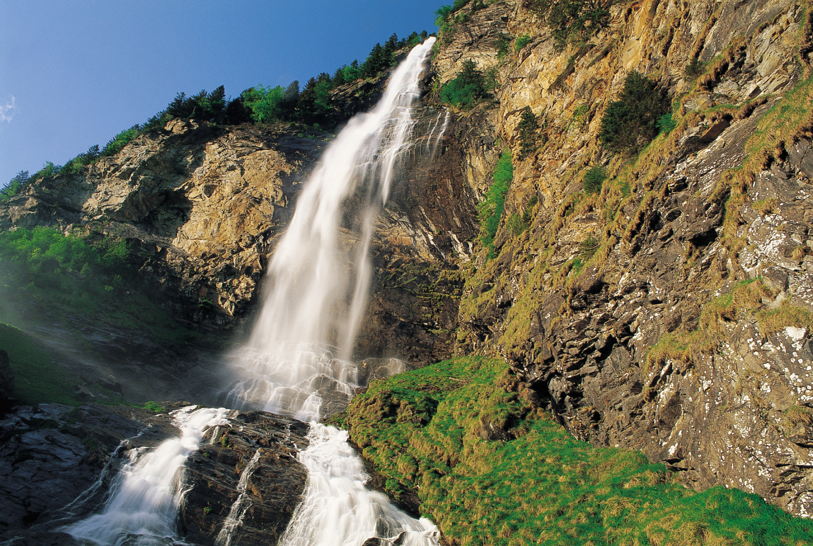 Vízesés a Hohe Tauern Nemzeti Parkban