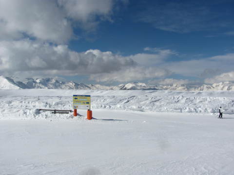 Csúcson, balra háromüléses, jobbra A1