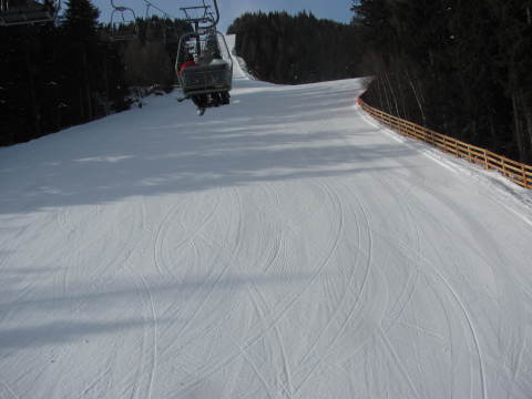 Kétüléses felfelé, alatta fekete 21, itt már nem olyan vészes, de föntebb tényleg fekete