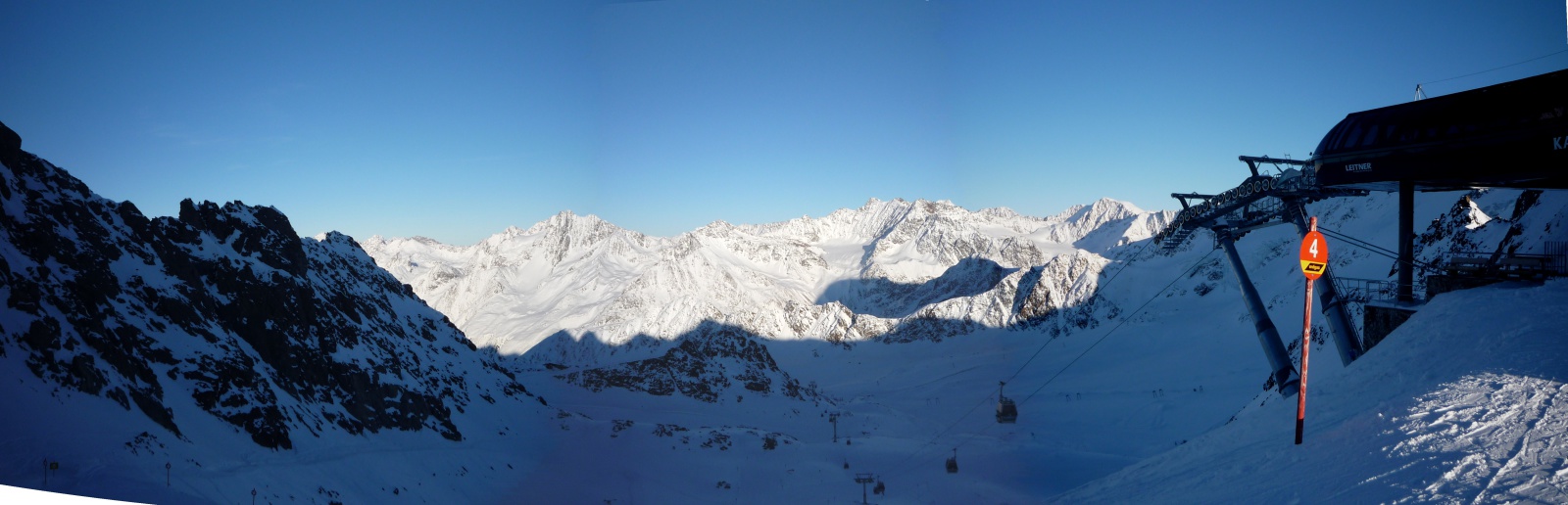 Kilátás a pályarendszer felé (Karlesjoch, 3108 m)