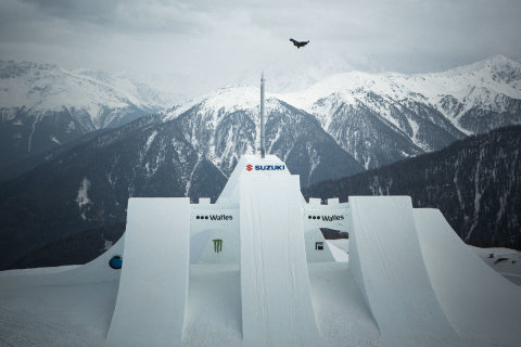 Christian Haller 11,3 méter magas urgása a Nine Knights-on