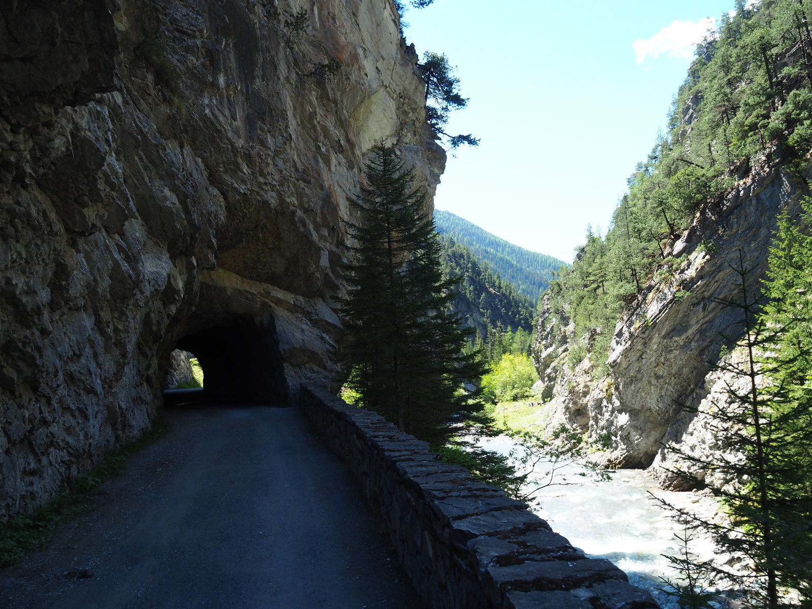 Schmelzboden Davostól délnyugatra a kanyon