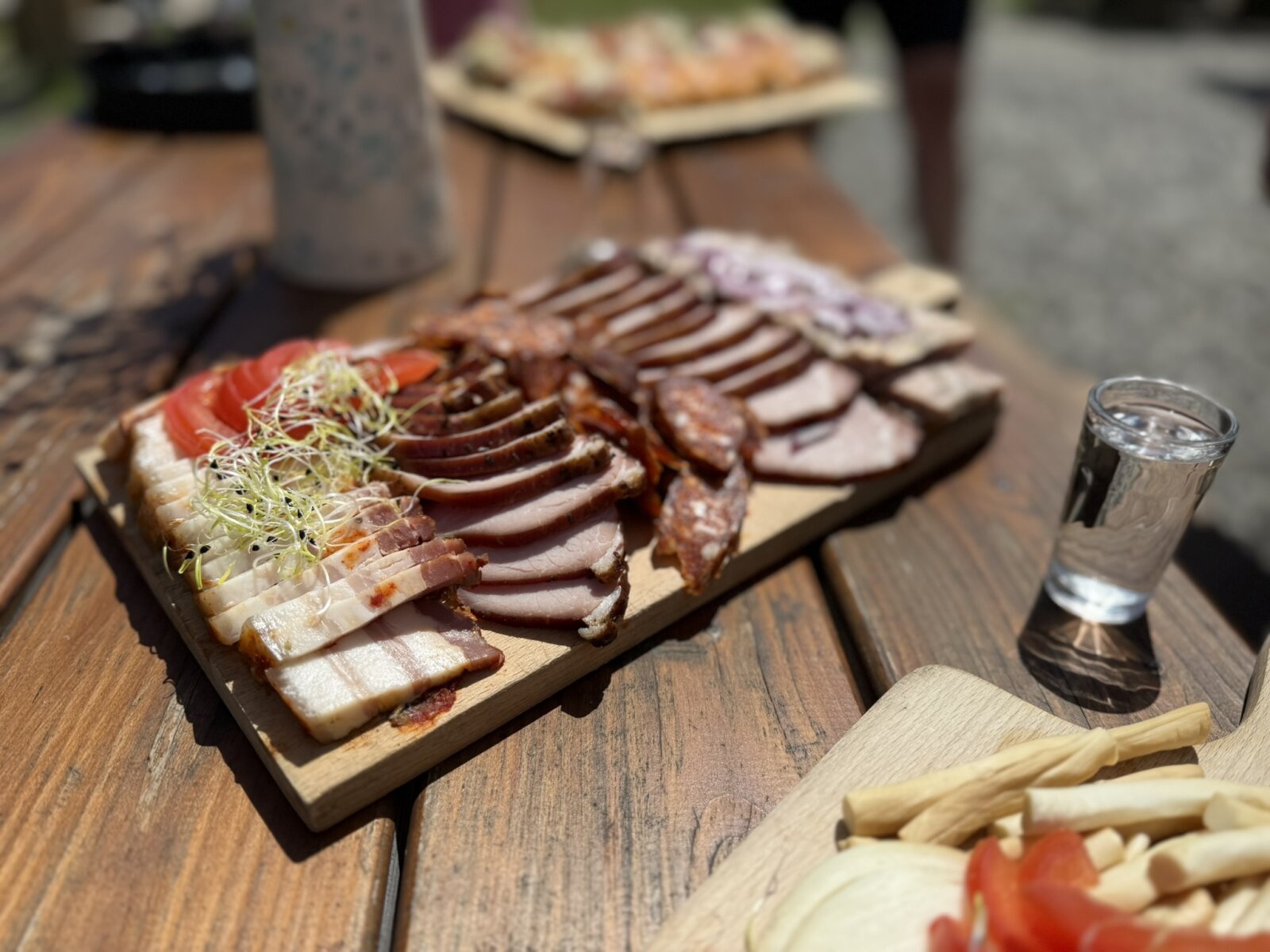 Vendégváró a Gazdovský Dvor kolibában
