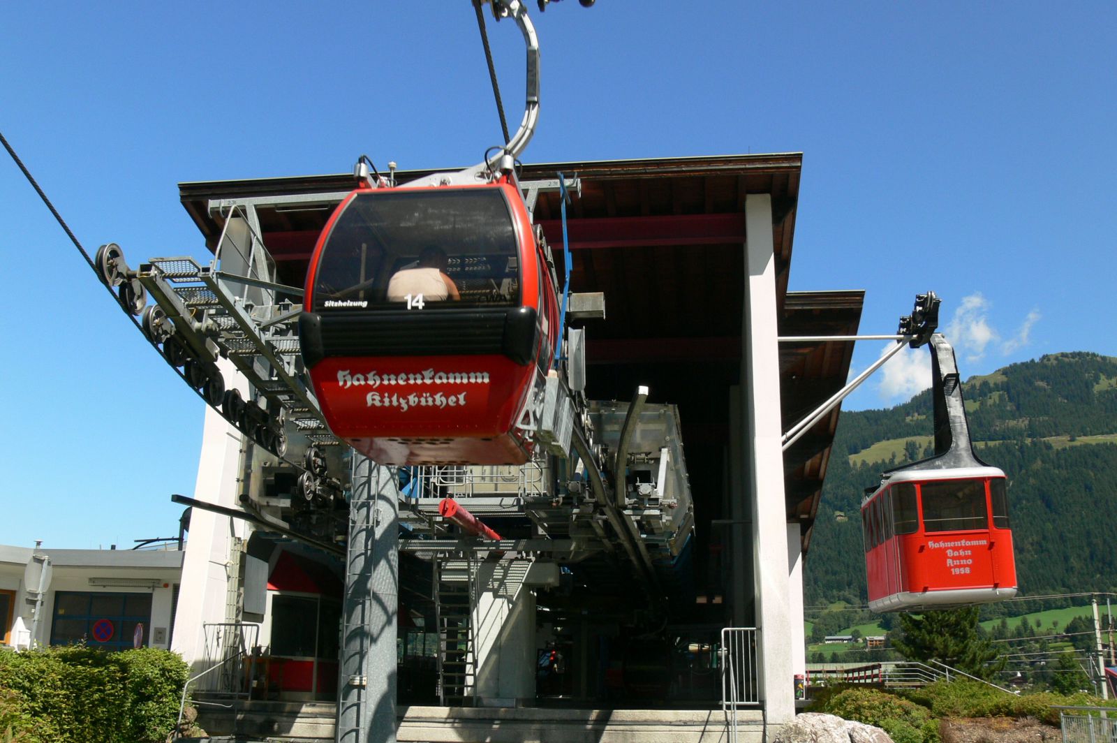 hk-gondola-kitzbuhel.jpg