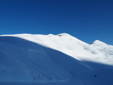 az Eiger árnyéka a sípályán