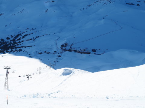 Kleine Scheidegg jobbra tőle a hely ahol a bulit tartották