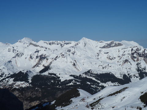 szemben a Schilthorn