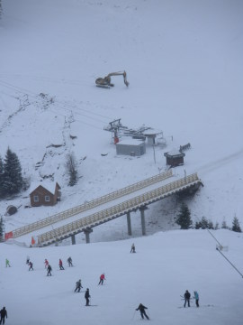 Markoló a sípályán. Ilyet sem mindennap látni