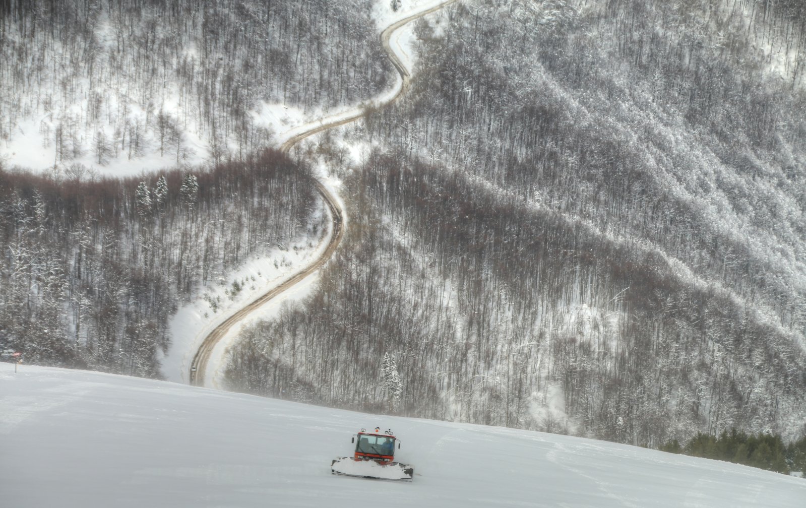 Út és ratrak  - Freeride síelés Koszovóban