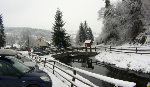 A patak felduzzasztott vizéből táplálják a hóágyúkat