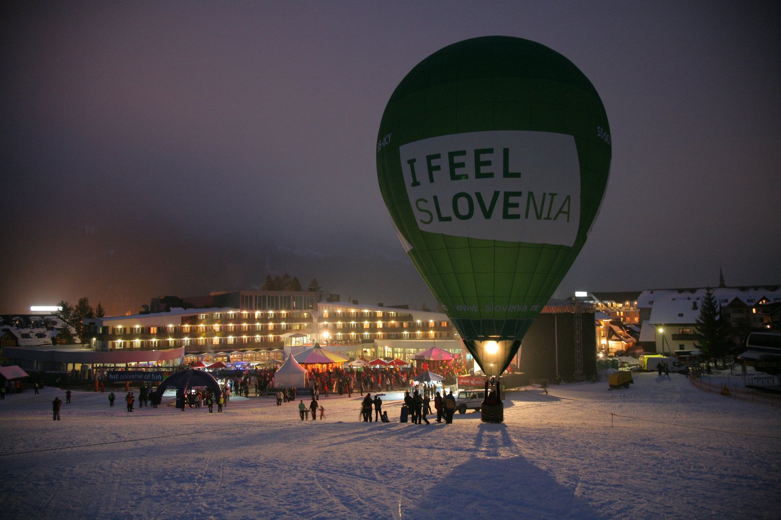Hőlégballon a Vitranc Sí Világkupán Kranjska Gora-n | Fotó: Mirko Kunsic