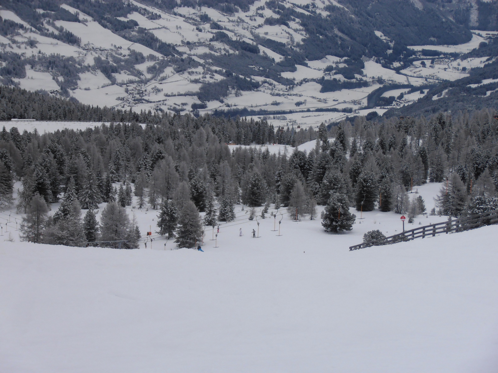 háttérben a völgy