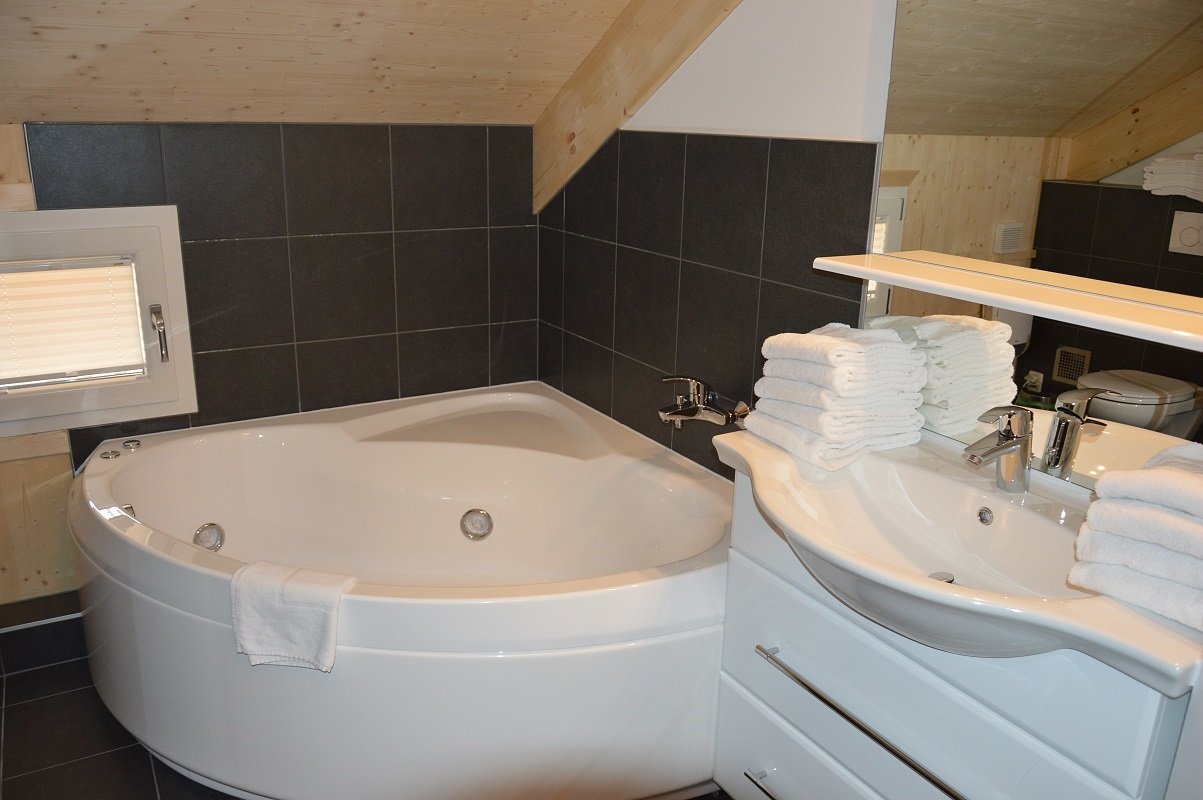 Chalet 4 hálóval, szaunával, vagy infraszaunával és pezsgőfürdővel