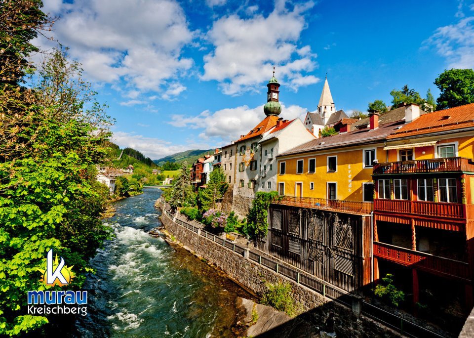 Murau belvárosa nyáron - kilátás a kőhídról