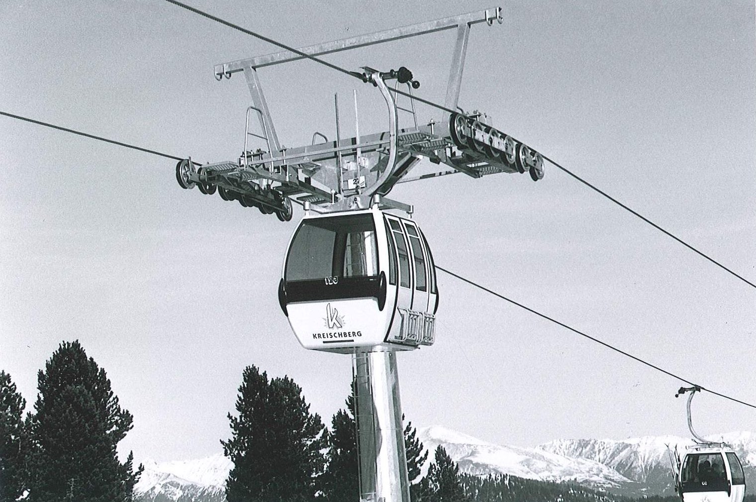 A régi, 6 személyes kis kabinos lift (1992-2021)