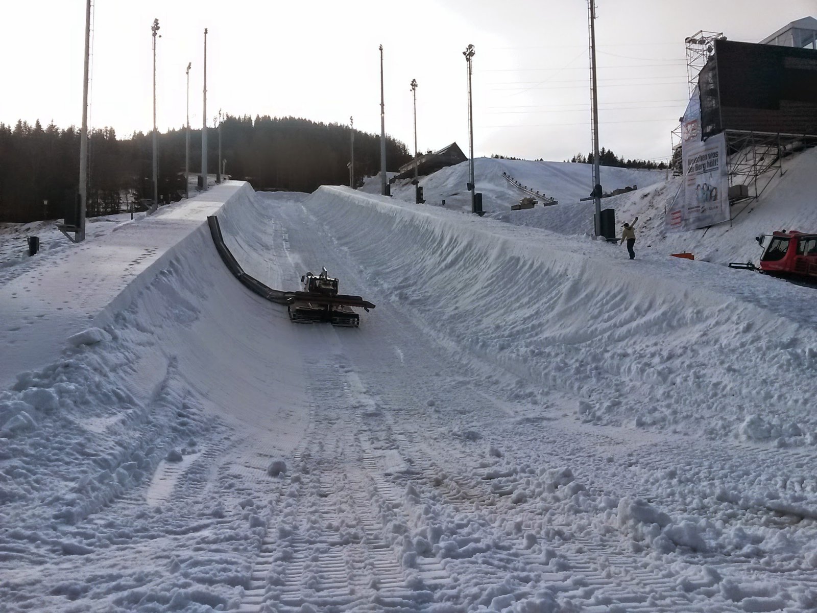Egy különleges pályagép - így készül a félcső