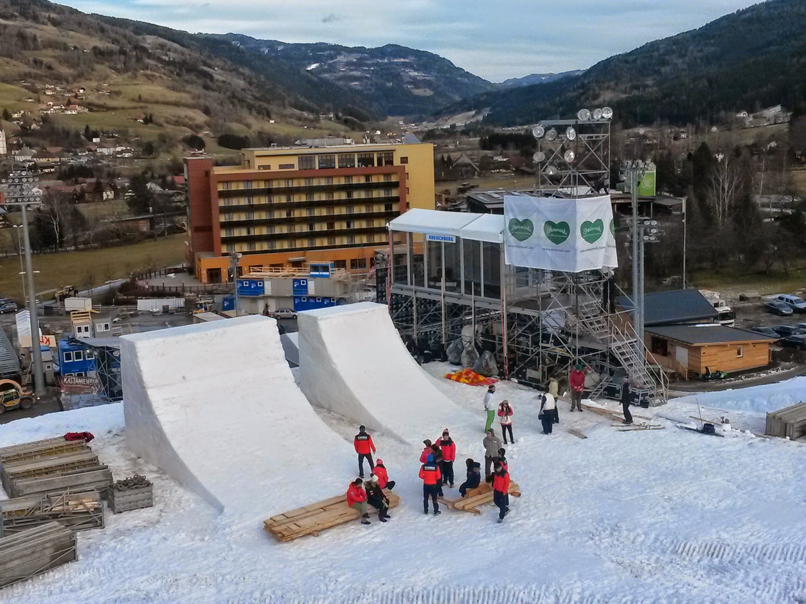 Jól haladnak a Freestyle és Snowboard VB előkészületek a Kreischbergen: ilyen lesz a Big Air nagy kidobó. | Fotó: sielok.hu 2015.01.10.