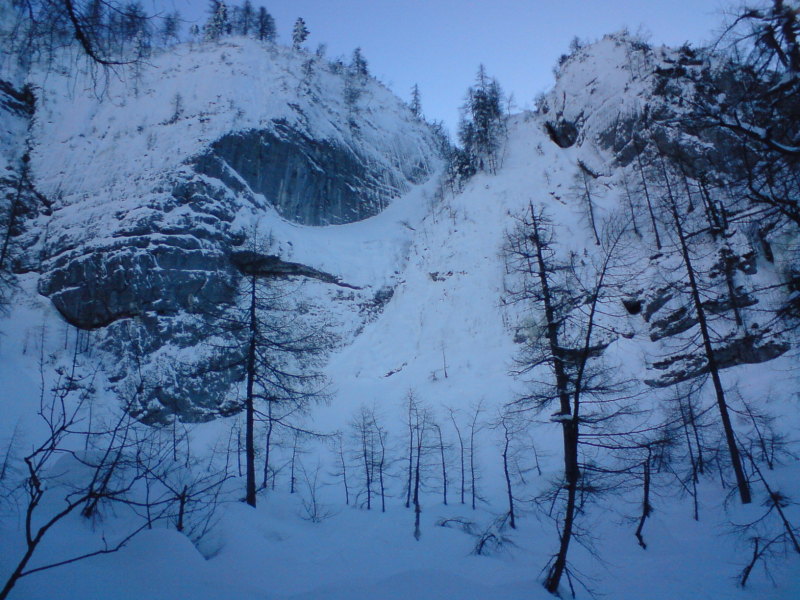 Line 3, Meredek, de egy sáv járható (középen)