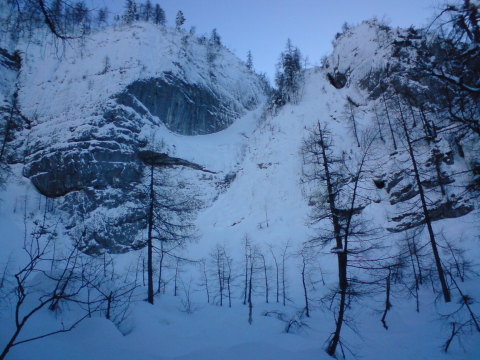 Line 3, Meredek, de egy sáv járható (középen)