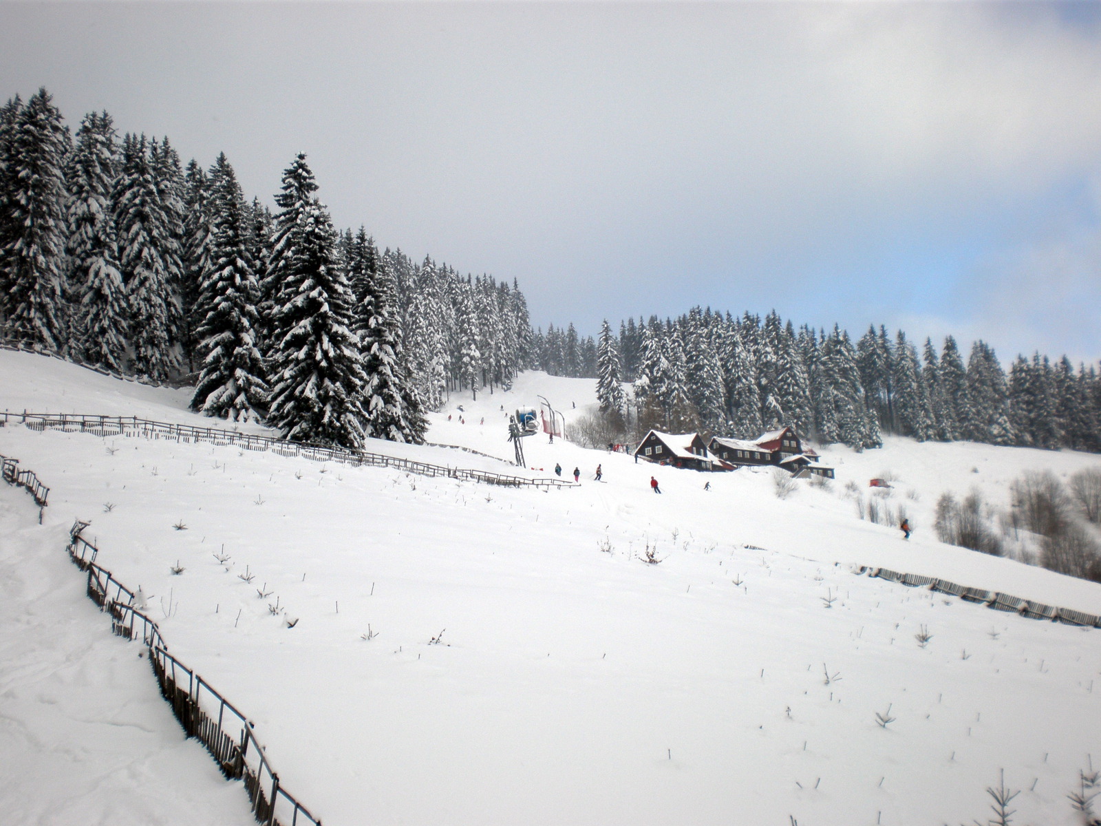 Hnedý vrch pályája a padosról.