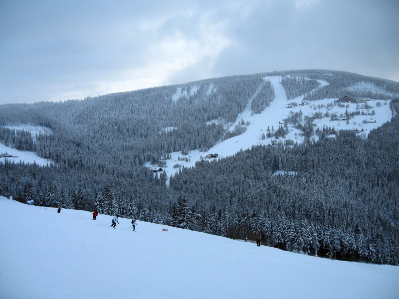 Hnedý vrch (Barna csúcs), persze fekete pályával...