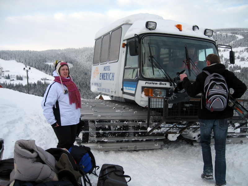 ... na ez volt a taxink, szükség is volt rá mivel 800m-t kellett volna mászni a kocsitól a szállásig