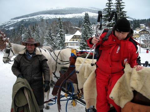 A lovas hószánozás is jó kikapcsolódást nyújt a többnapos fárasztó sielés után