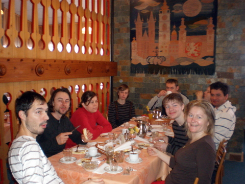 ...és a kaja, finom volt, csak kevés, szerencsére a  csajok fogyóztak.