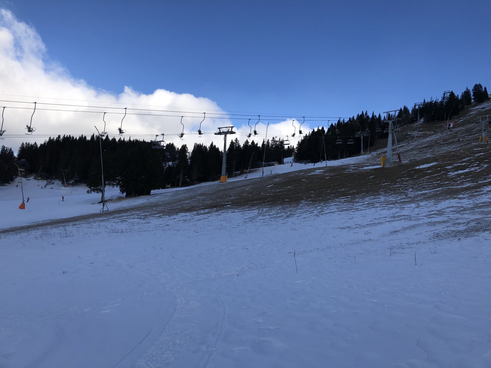 jelzett hóvastagság 51 cm