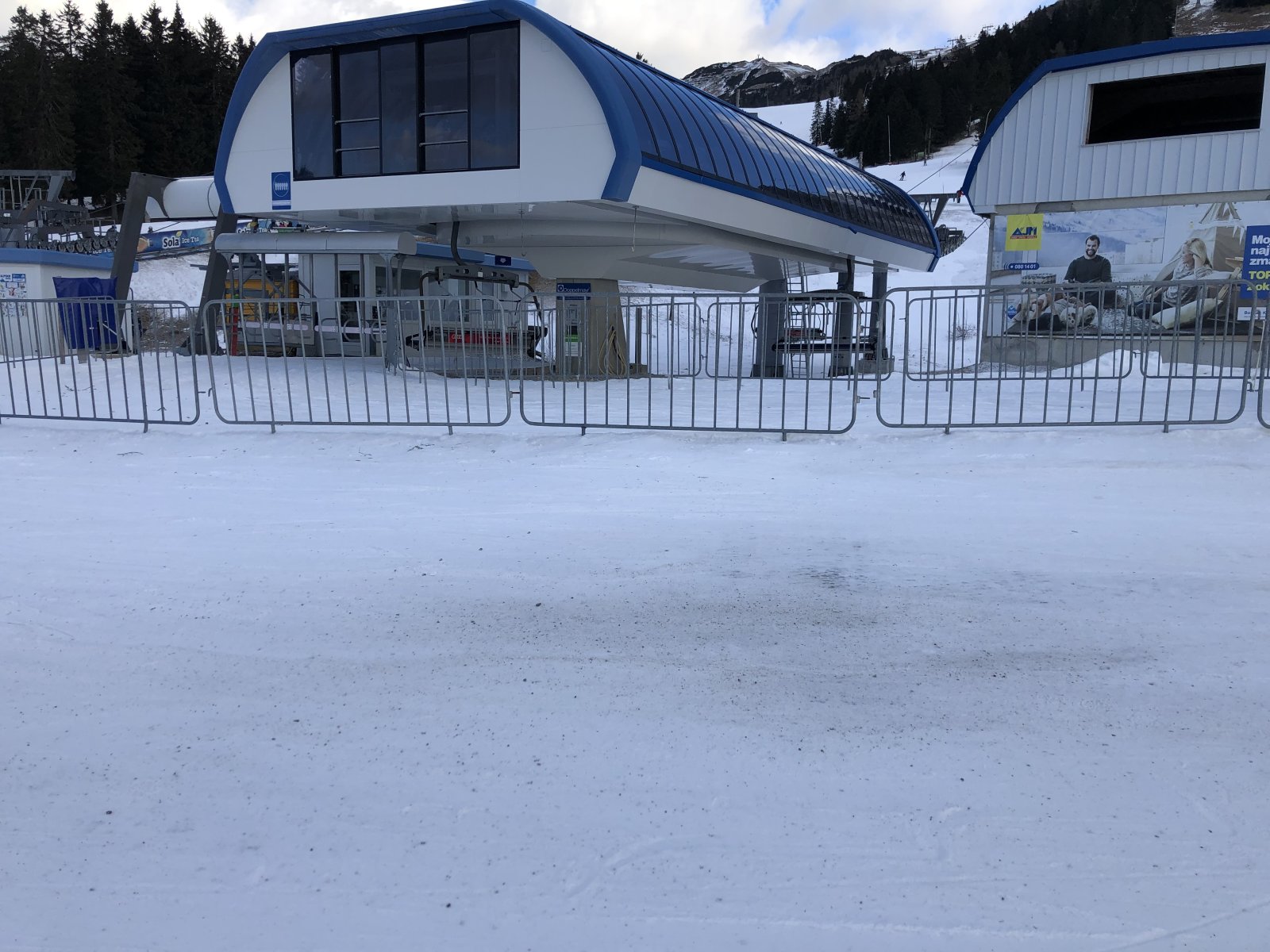 jelzett hóvastagság 51 cm